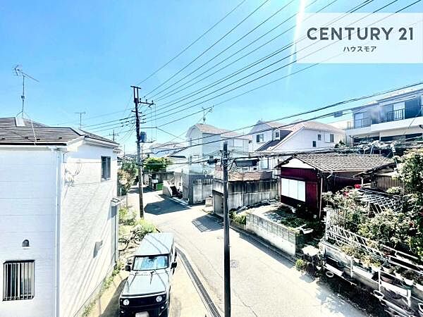 晴れた日には青い空を見渡せる開放的な時間を楽しめます。気持ちの良い風が通り抜ける街並みです！