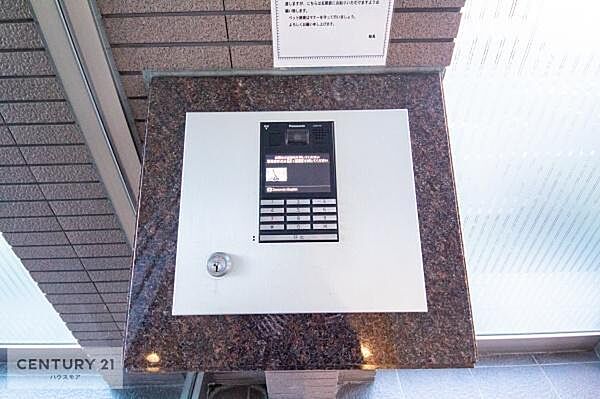 オートロック付きで、小さなお子様のいるご家庭も安心。日々の暮らしをしっかり見守る設備です。