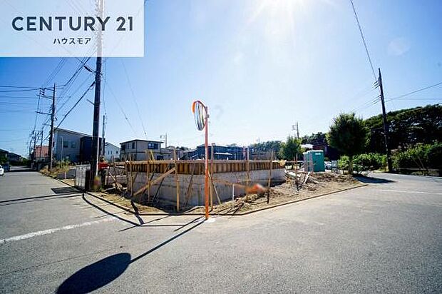 前面道路は6m×6m!車庫入れが苦手な方も安心ですね。