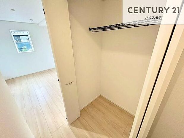 住空間をすっきり使うためには必須ポイントの収納スペースですよね。是非現地でご確認ください!
