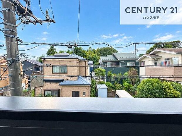 晴れた日には青い空を見渡せる開放的な時間を楽しめます。気持ちの良い風が通り抜ける街並みです!