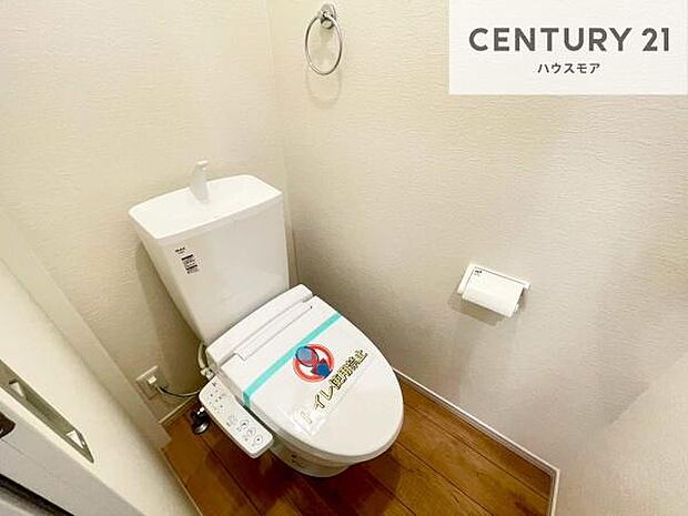 1・2階にトイレがございます!朝の忙しい時間帯も待たずにすみそうですね。白を基調とした清潔感のあるトイレでお手入れがしやすいです!