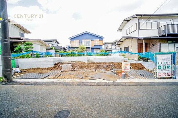 駐車スペースは2台分あります!セカンドカーはもちろん、バイクや自転車なども置き場所に困りません。