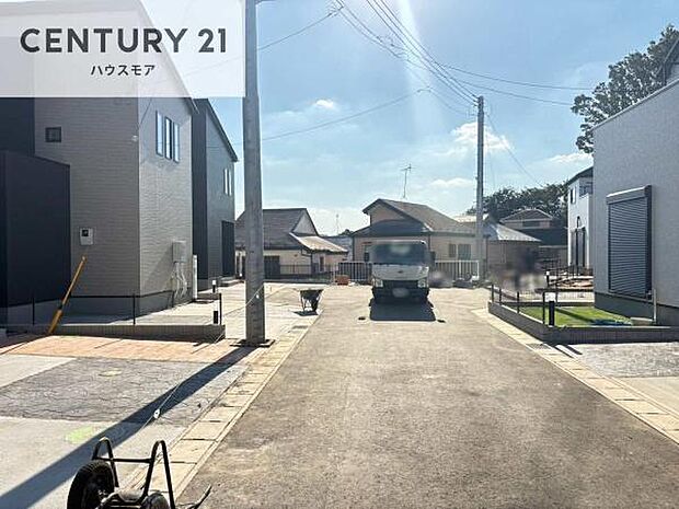 前面道路は6.05ｍ！車庫入れが苦手な方も安心ですね。