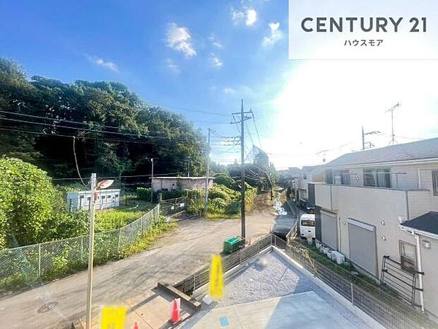 晴れた日には青い空を見渡せる開放的な時間を楽しめます。気持ちの良い風が通り抜ける街並みです!