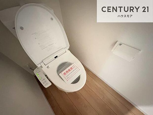 1・2階にトイレがございます！朝の忙しい時間帯も待たずにすみそうですね。白を基調とした清潔感のあるトイレでお手入れがしやすいです！