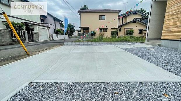 カースペース2台駐車可能。毎日の通勤やお買い物に便利で、来客時にもゆとりをもってお使いいただけます。