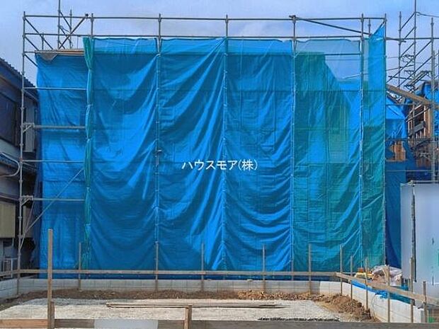 駐車スペースは2台分あります！セカンドカーはもちろん、バイクや自転車なども置き場所に困りません。