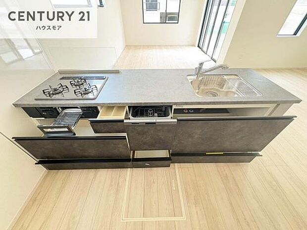 収納スペースが豊富で、調理スペースがスッキリと片付きひろ～く活用できます！快適に作業ができ、家事の効率アップ！毎日の料理が捗ります！