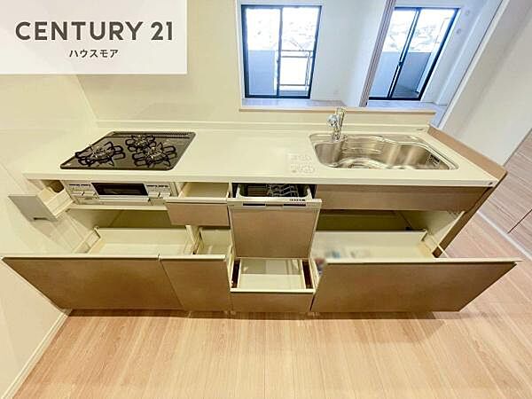 収納スペースが豊富で、調理スペースがスッキリと片付きひろ～く活用できます！快適に作業ができ、家事の効率アップ！毎日の料理が捗ります！