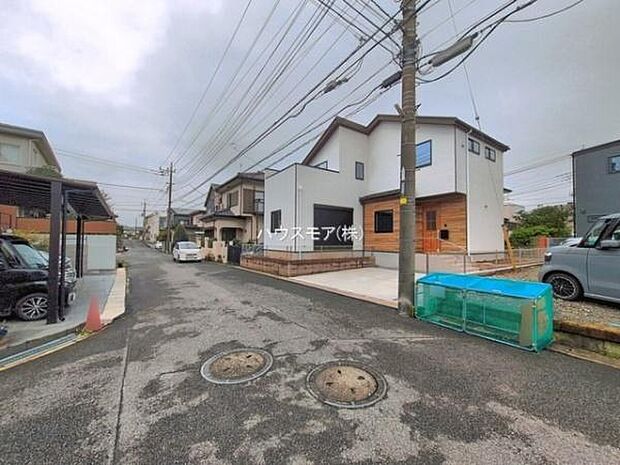 前面道路6ｍ！陽当り良好な立地です。車庫入れが苦手な方も安心ですね。