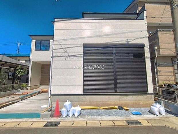 駐車スペースは2台分あります！セカンドカーはもちろん、バイクや自転車なども置き場所に困りません。