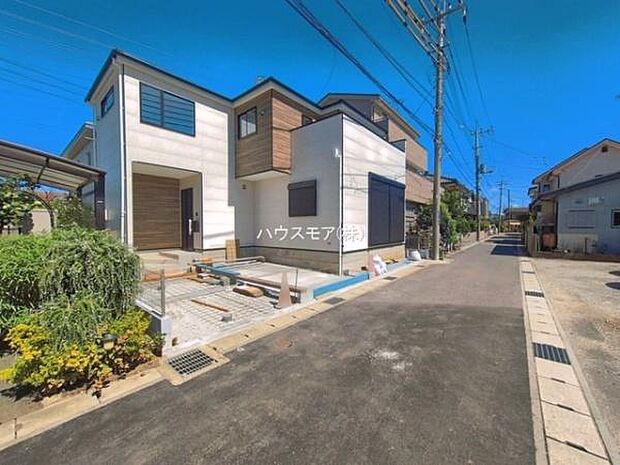 前面道路4ｍ！陽当り良好な立地です。車庫入れが苦手な方も安心ですね。