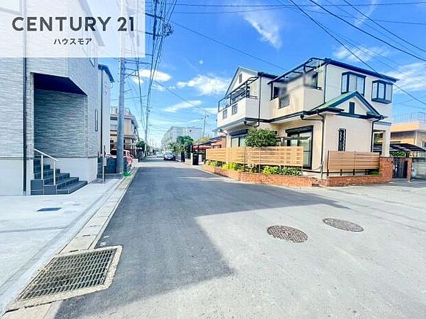 前面道路6m!陽当り良好な立地です。車庫入れが苦手な方も安心ですね。