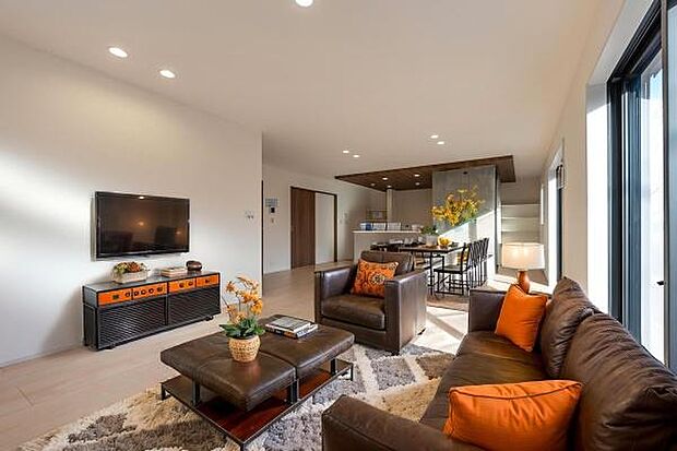 上質なインテリアが映えるシンプルモダンなリビング。隣接するダイニングとの一体感も魅力。(本画像はCGにて家具等を配置しております。実際に家具等はおかれておりません。)