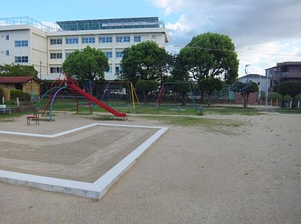 北条公園まで898m