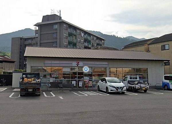 セブンイレブン伏見醍醐辰己町店まで500m