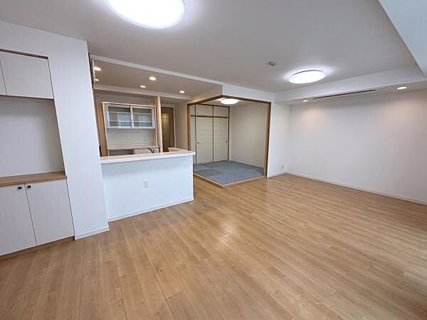 ※AIにて家具類を消去しています。
