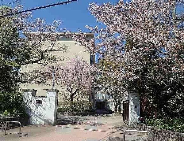 京都市立下鴨中学校まで1700m