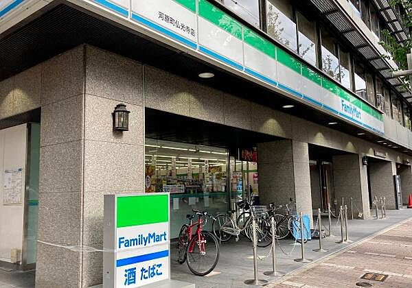 ファミリーマート河原町仏光寺店まで60m