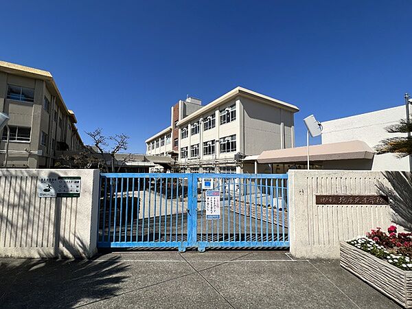 塩屋北小学校まで550m