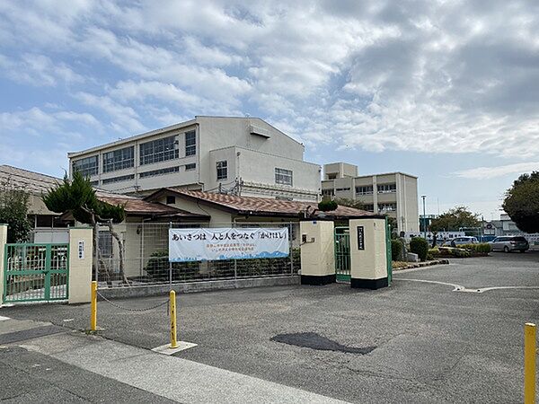 歌敷山中学校まで280m