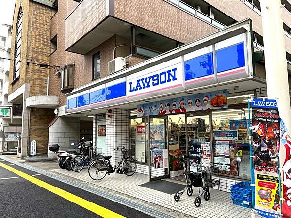 ローソン日の出町店まで242m