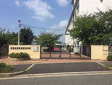 豊中市立新田南小学校まで313m