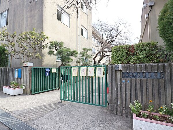 豊中市立少路小学校まで826m