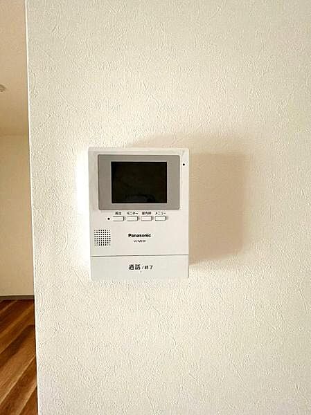 【インターホン】来客確認ができるＴＶモニター付きインターホンです。