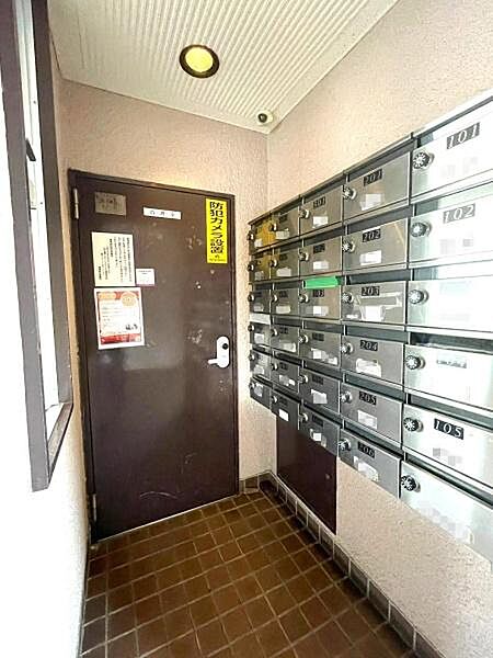 【メールボックス】マンション内にあるメールボックスです。