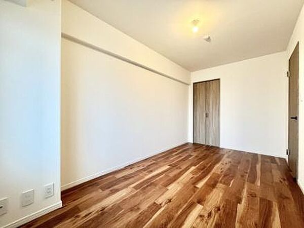 【洋室】全居室クローゼット付きで、衣類や生活用品をすっきりと整理できます。