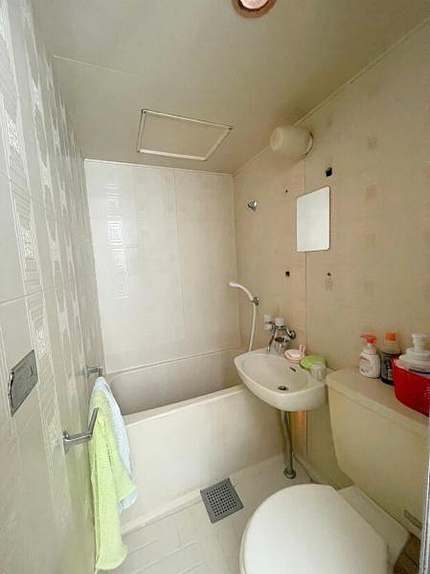 【2階浴室】2階居住スペースの水回りです。