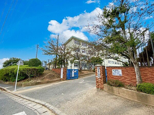 福岡市立青葉小学校まで400m、福岡市立青葉小学校