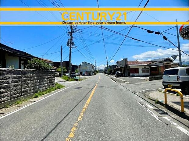 ■現地写真■建築条件なし～お好きなハウスメーカーで建築可能～閑静な住宅街！長く安心して暮らしやすい落ち着いた住環境です。現地写真は、CGで画像加工して更地の状態を再現しています