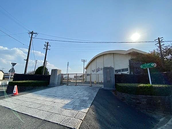 新宮町立新宮小学校まで1058m