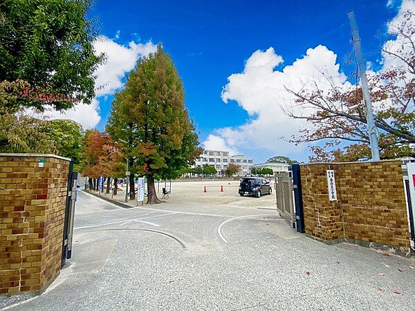 福岡市立香住丘小学校まで300m、福岡市立香住丘小学校