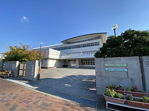 福岡市立照葉中学校まで900m