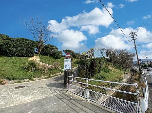 宗像市立南郷小学校まで1100m