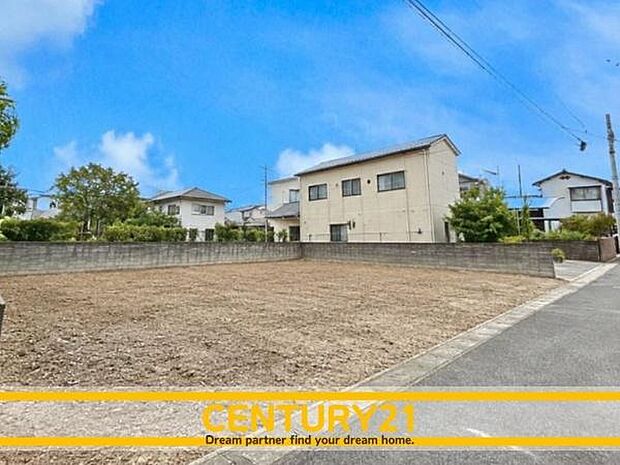 ■現地写真■建築条件なし~お好きなハウスメーカーで建築可能~閑静な住宅街!長く安心して暮らしやすい落ち着いた住環境です。(現地写真は、CGで画像加工して更地の状態を再現しています)