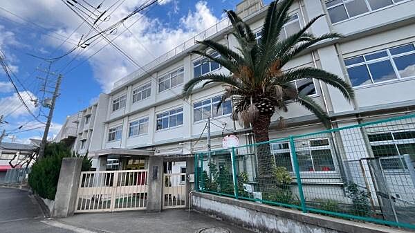 高石市立高石小学校まで180m