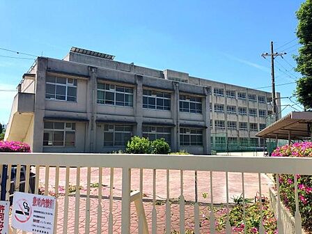 堺市立津久野中学校まで900m