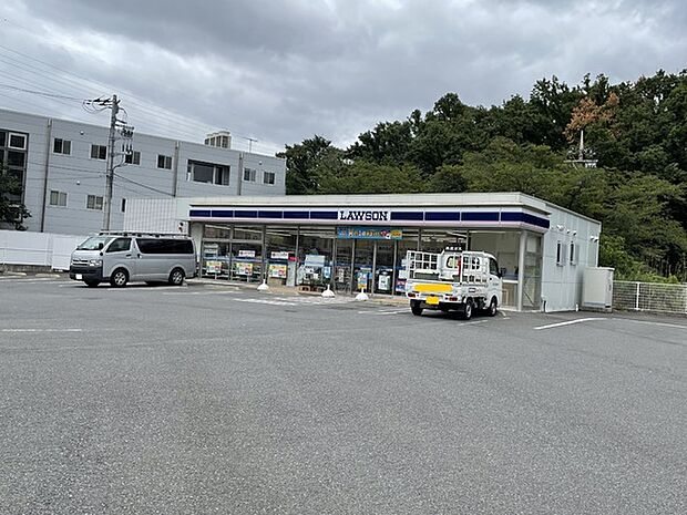 ローソン茅ヶ崎殿山公園入口店まで957m