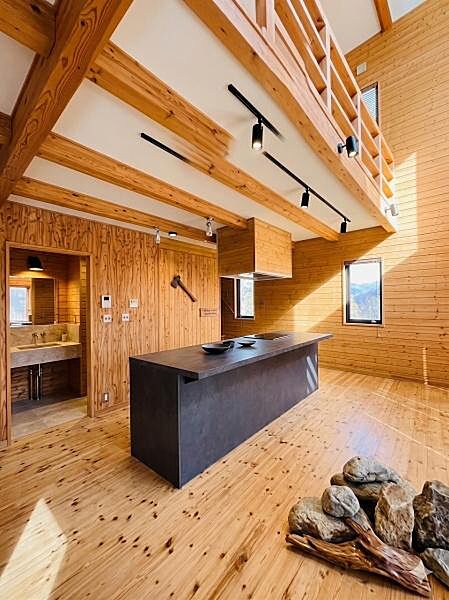 BESSの注文住宅ならではの木の温もりを感じながら過ごせるキッチン！　※一部AI加工をしております。あらかじめご了承ください。