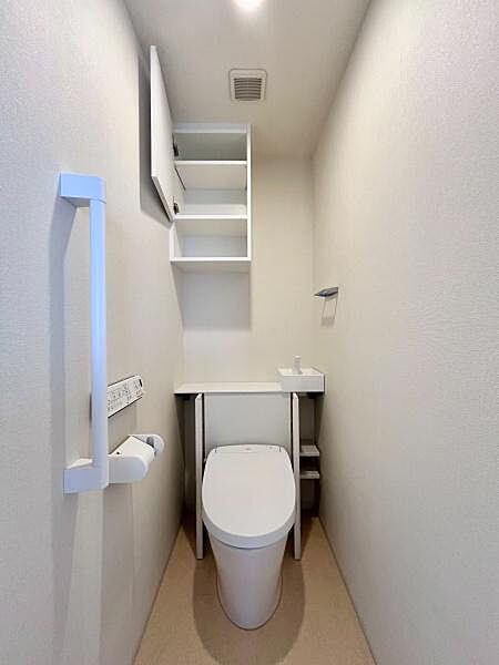 白を基調とした明るいトイレです！