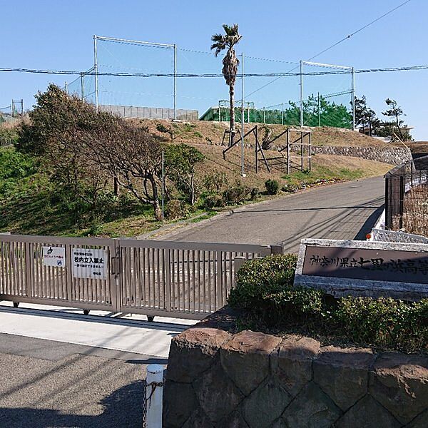 七里ガ浜高校まで1285m