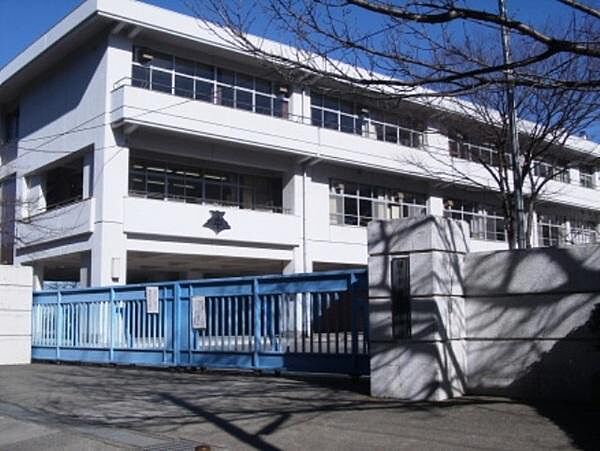 鎌倉市立手広中学校まで620m