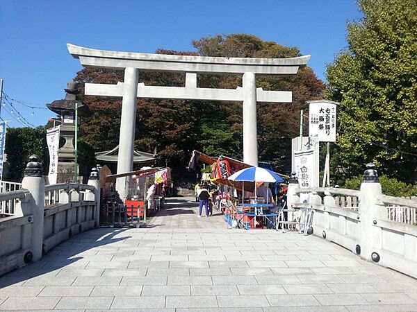 白旗神社まで524m