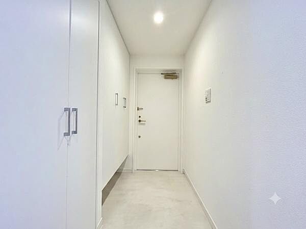 広々と明るい玄関が帰りを迎えてくれます！
