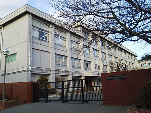 藤沢市立村岡中学校まで1316m
